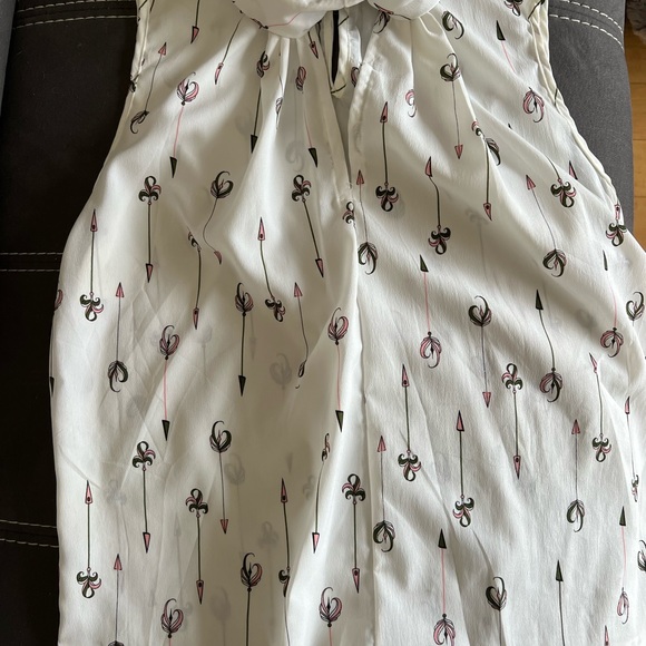 White arrow top - Picture 3 of 6